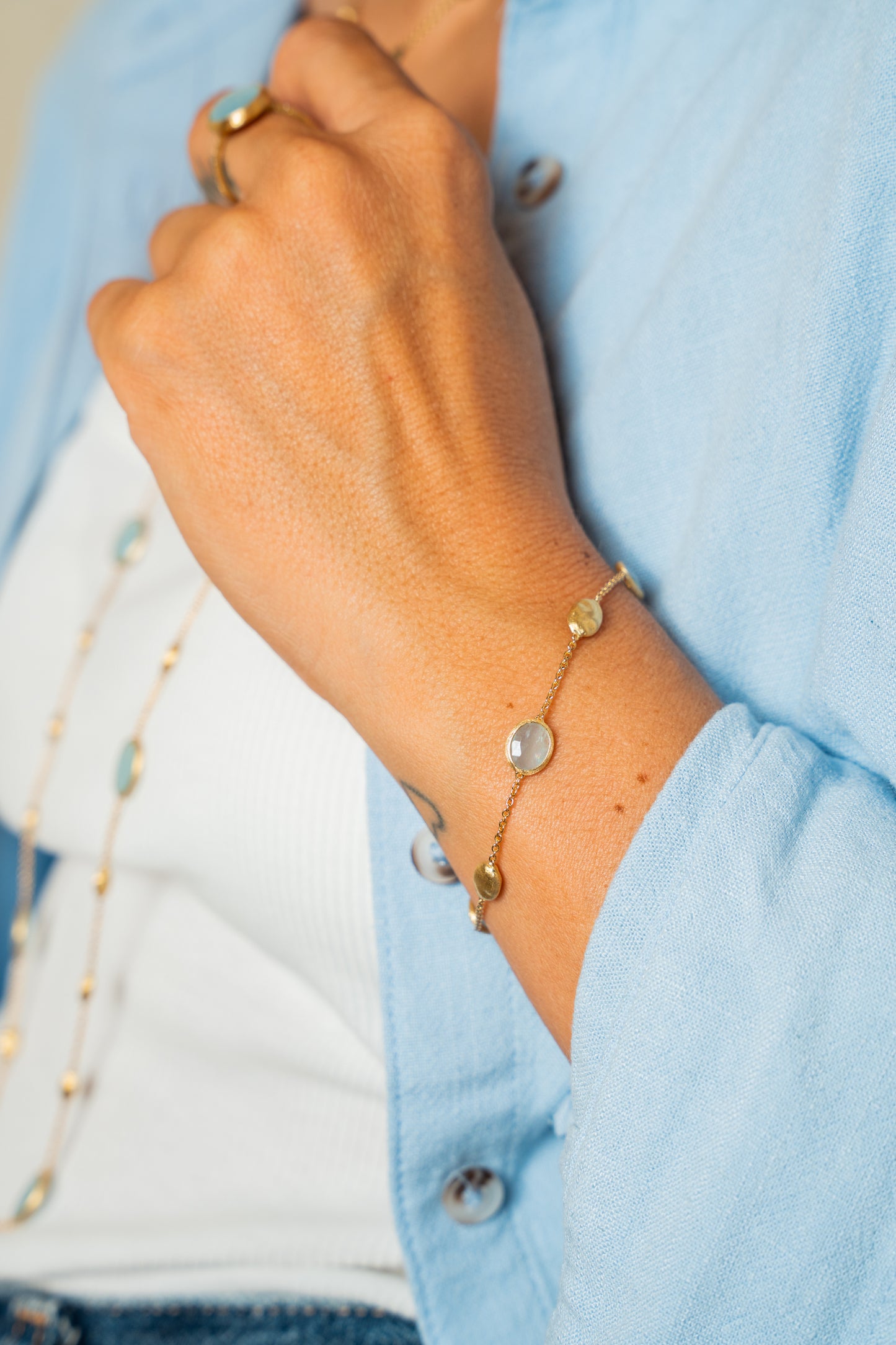 Bracciale con ovaline in oro e acquamarina